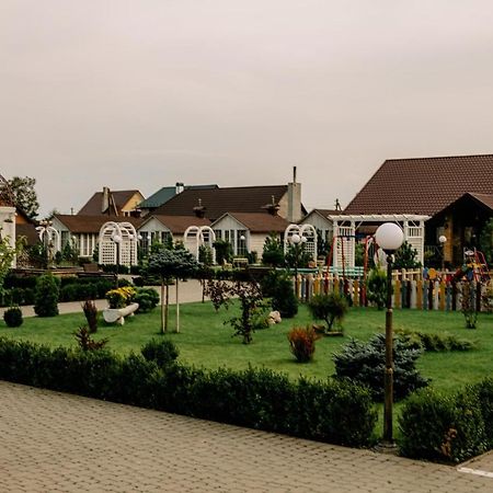 Готельно-Ресторанний Комплекс Прованс Парк Potschajiw Exterior foto