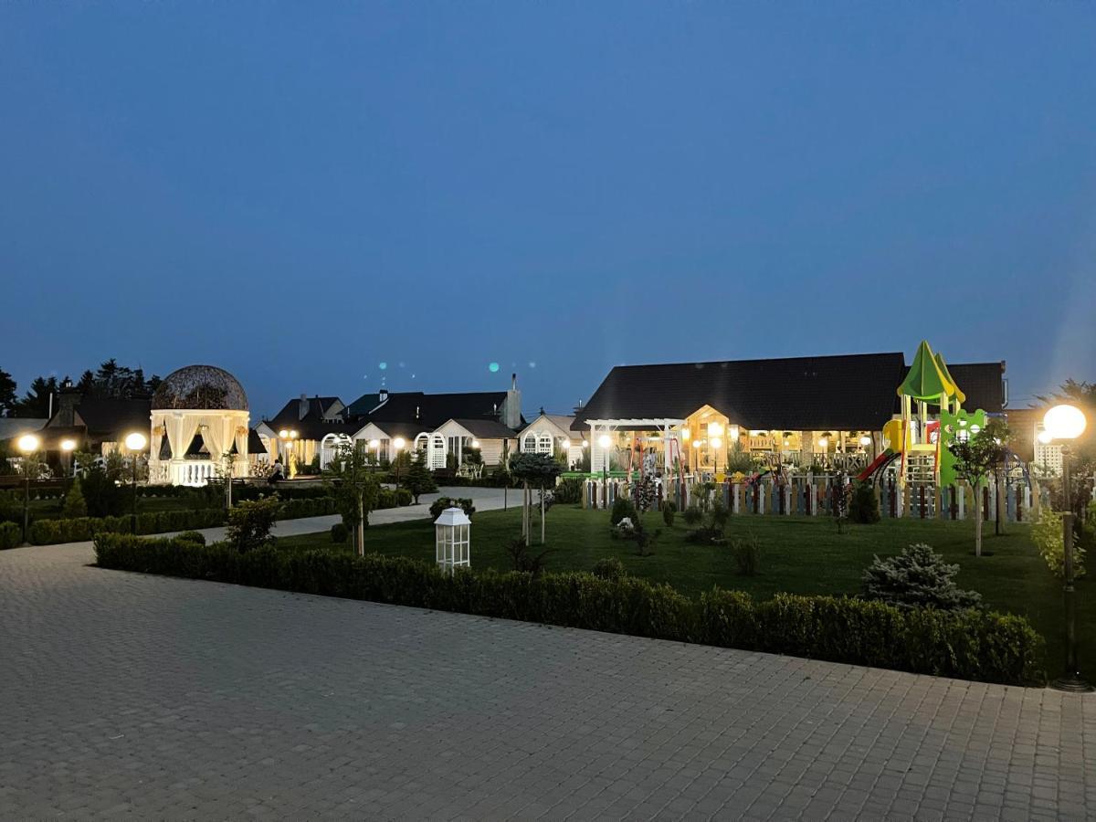 Готельно-Ресторанний Комплекс Прованс Парк Potschajiw Exterior foto
