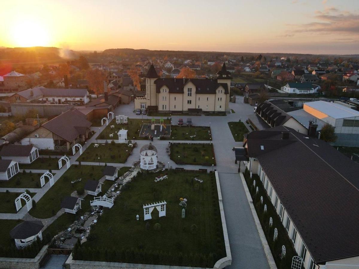 Готельно-Ресторанний Комплекс Прованс Парк Potschajiw Exterior foto