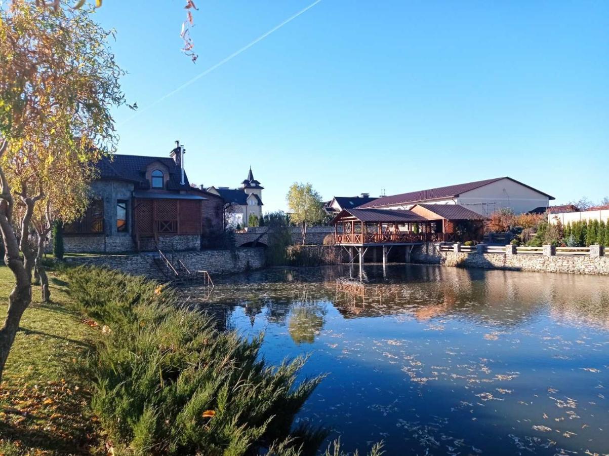 Готельно-Ресторанний Комплекс Прованс Парк Potschajiw Exterior foto