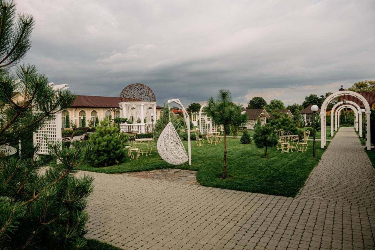 Готельно-Ресторанний Комплекс Прованс Парк Potschajiw Exterior foto