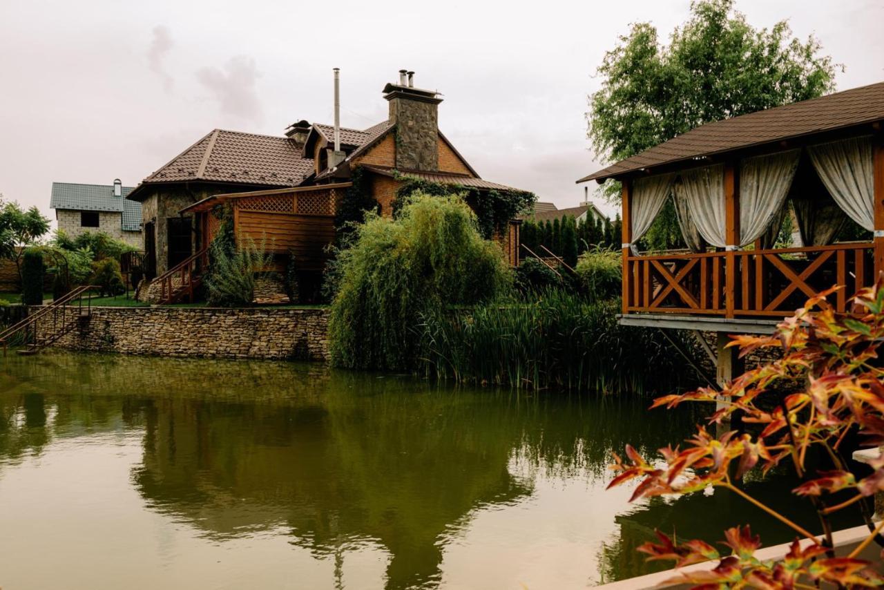 Готельно-Ресторанний Комплекс Прованс Парк Potschajiw Exterior foto