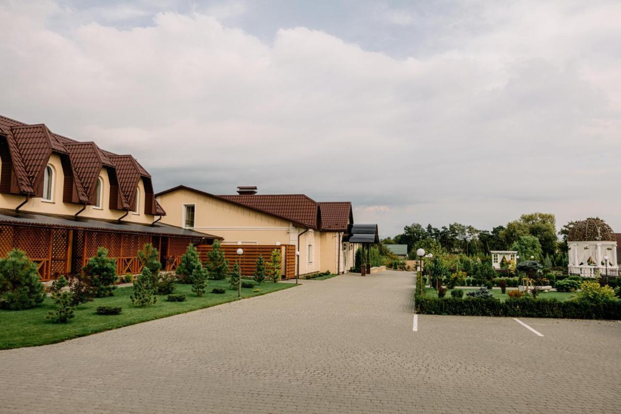 Готельно-Ресторанний Комплекс Прованс Парк Potschajiw Exterior foto