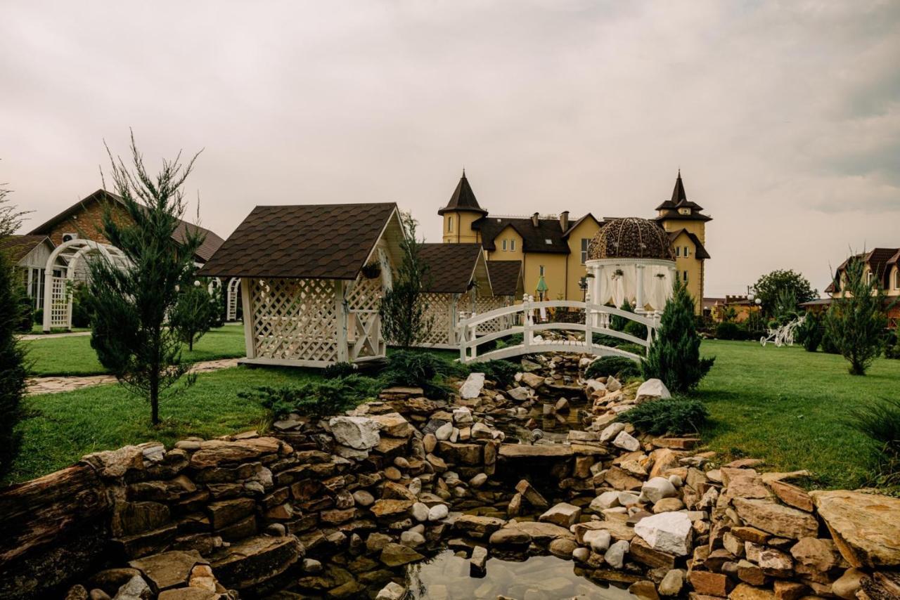 Готельно-Ресторанний Комплекс Прованс Парк Potschajiw Exterior foto